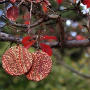 Δερμάτινα Χειροποίητα Σκουλαρίκια 'LEDA' (υφαντό ύφασμα & δέρμα) 1